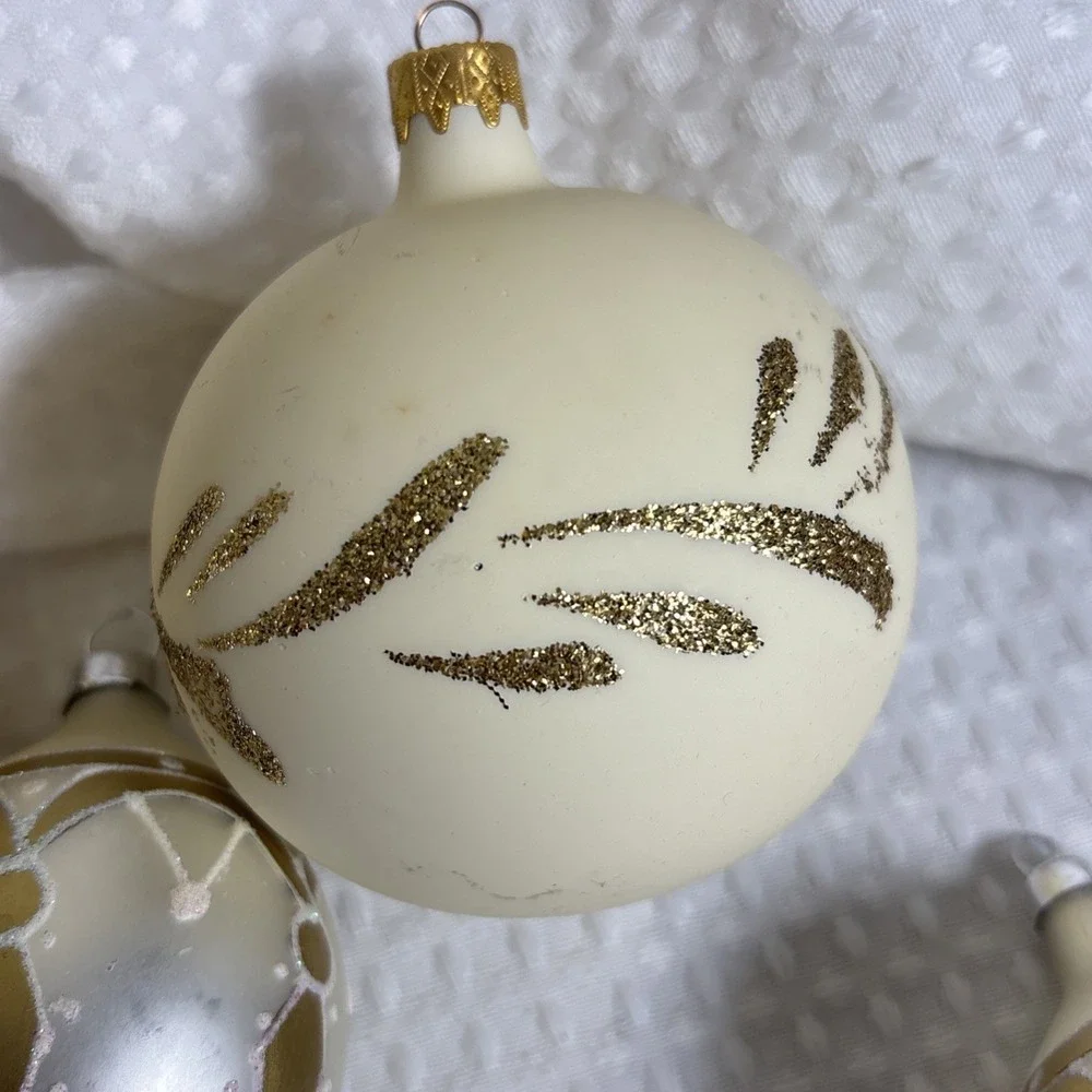 Vintage‎ 10 Christmas Ornaments Glass Cream Gold Silver